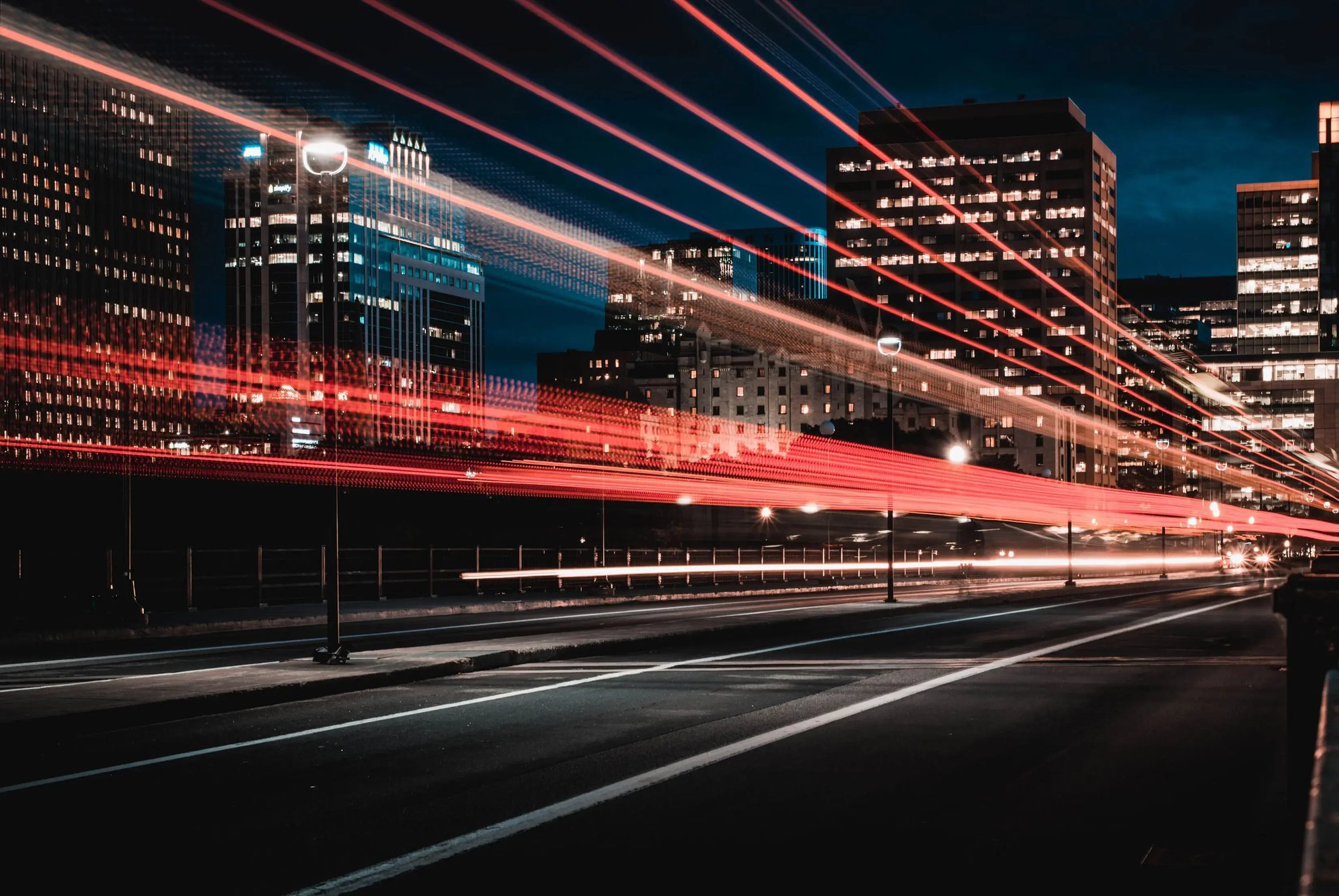 Moderne urbane Infrastruktur als Sinnbild für die Technologie- und Mobilitätsmärkte der SBF AG.